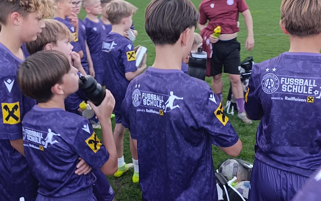 Woche zwei in Violett: Die Fußballschule nimmt Fahrt auf
