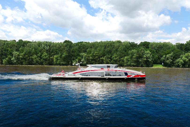 Der Twin City Liner unterwegs auf der Donau